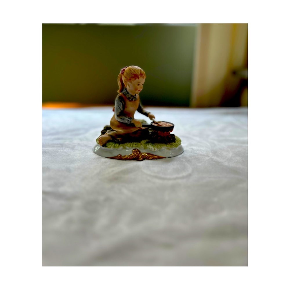 Top line Import Figurine Little Girl By Campfire Japan 63/250